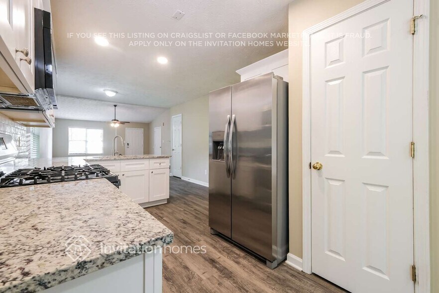Building Photo - 5245 Hillcrest Glenn Dr