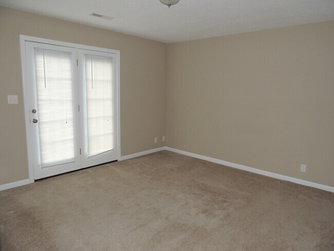 Building Photo - Stunning 3-Bed, 2-Bath Townhouse in West Knoxville