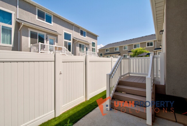 Building Photo - 1734 W Newcastle Ln