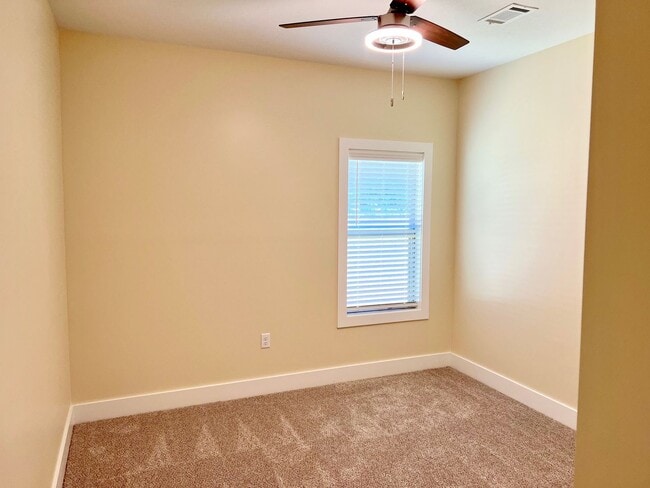 Building Photo - FOR Rent – 3 Bedroom, 2 Bath!