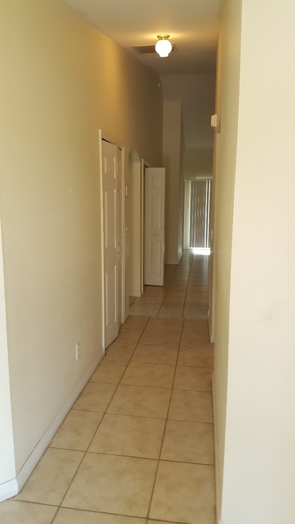 Building Photo - Affordable 3 bedroom 2 bath 1 car garage d...