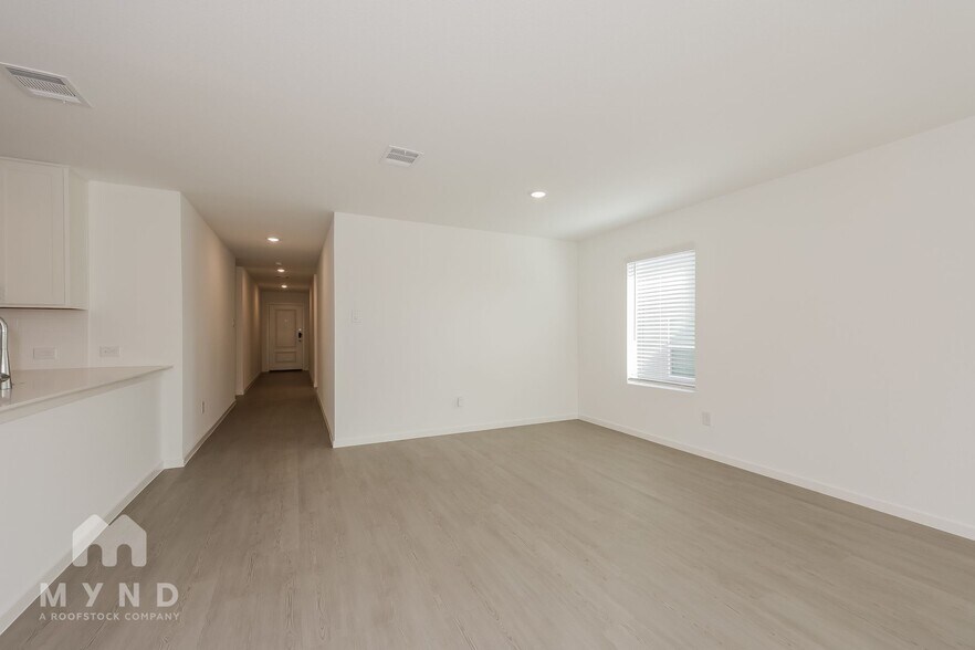 Building Photo - 2724 River Knl Ln