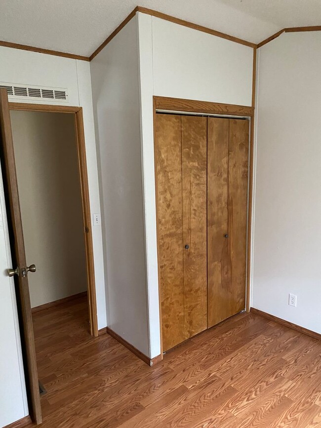 Building Photo - Two Bedroom 1 Bath Mobile