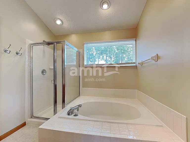 Building Photo - 2358 Rosina Dr