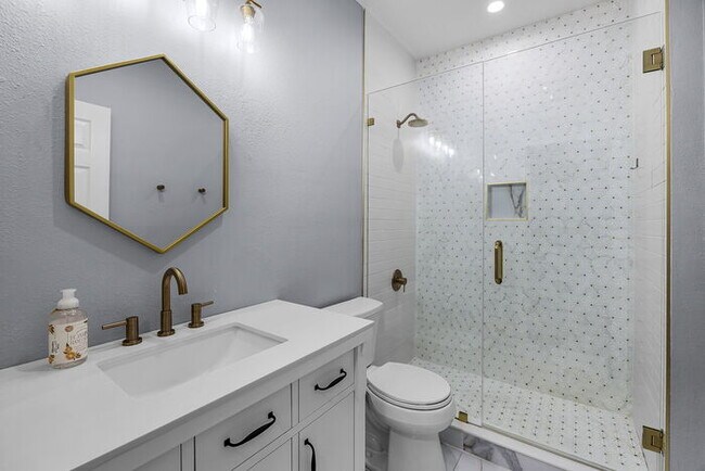 Building Photo - Fully Remodeled 5/4 Art Deco-Inspired Home...