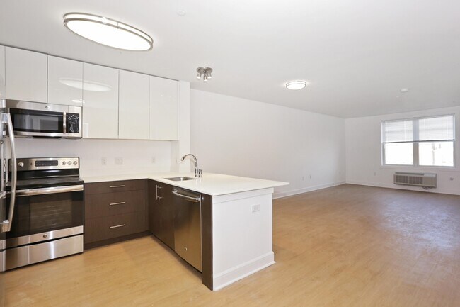 Building Photo - 123 44th St