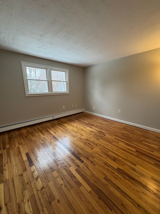 Building Photo - 144 E Main St