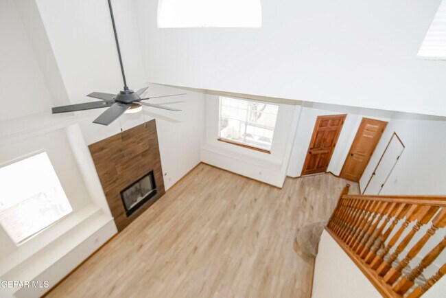 Building Photo - 929 Totonaca Ln