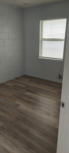 Building Photo - 2070 Avocado Ave