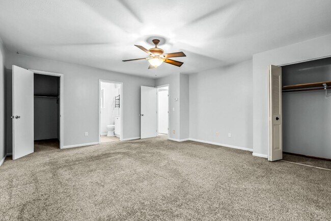 Building Photo - 215 Darrell Dr