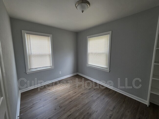 Building Photo - 39 W Gramercy Ave