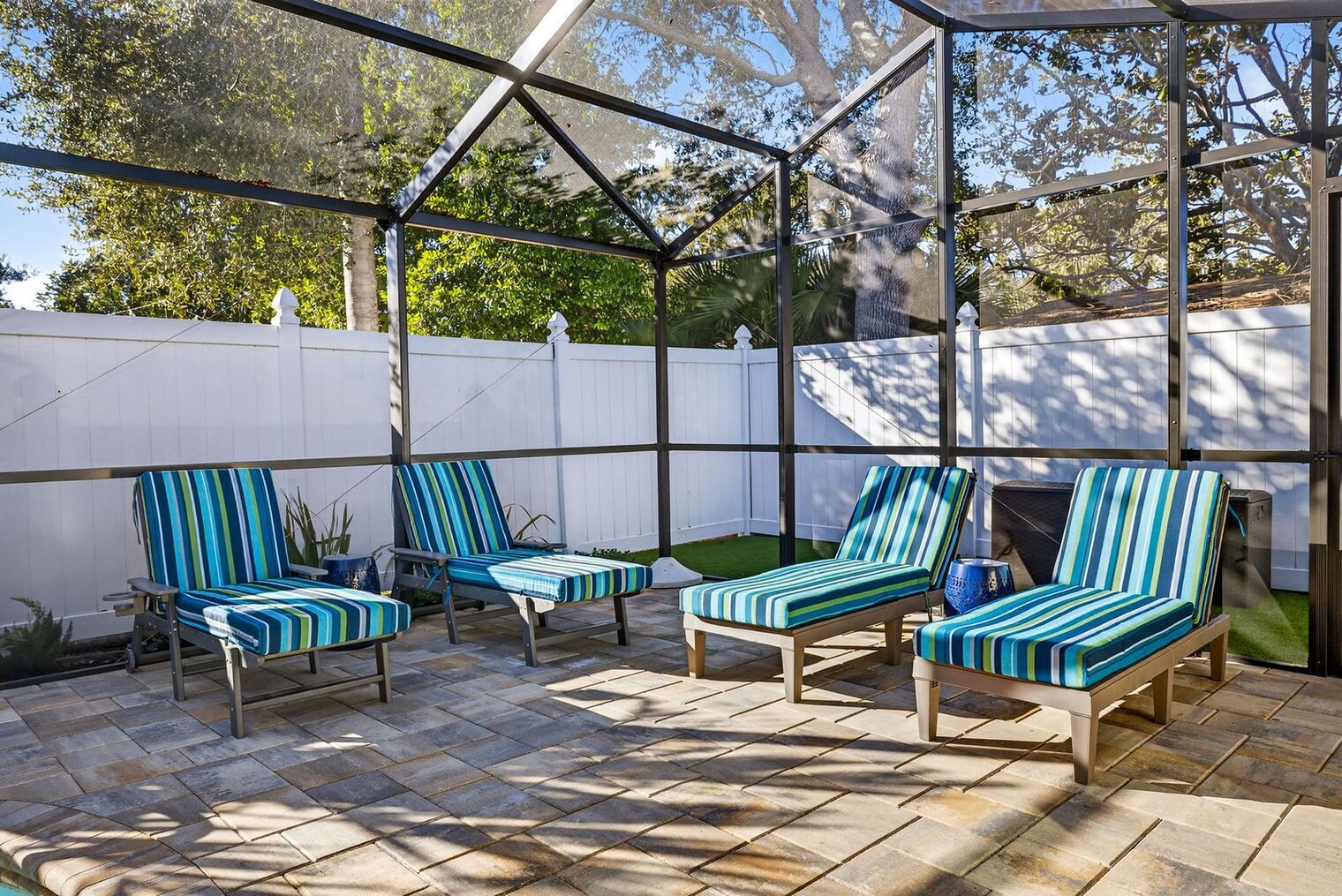 Building Photo - 1412 Gladys Cir