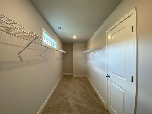 Building Photo - 6260 Kershaw Mdws Rd