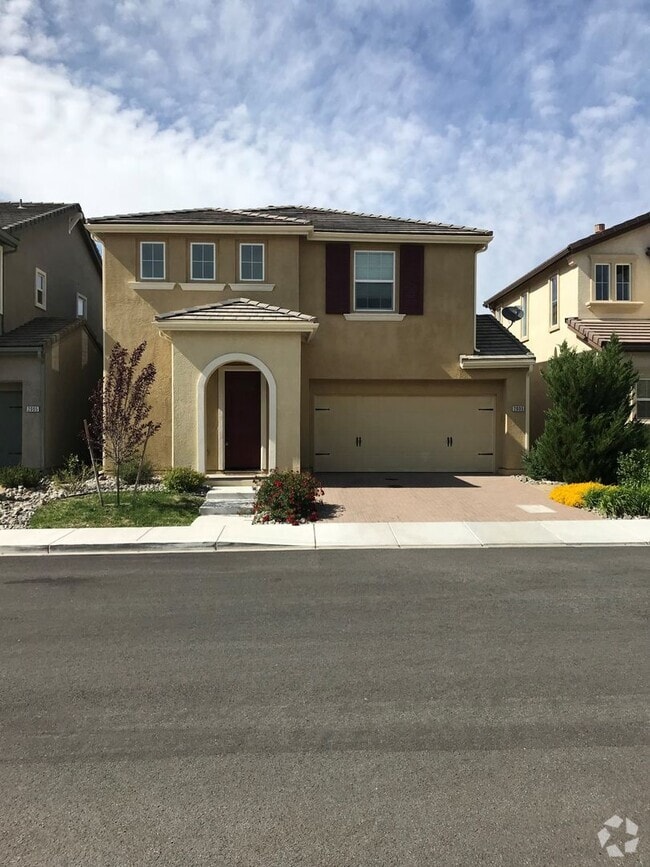 Building Photo - Beautiful 3 bedroom home available in Sout...