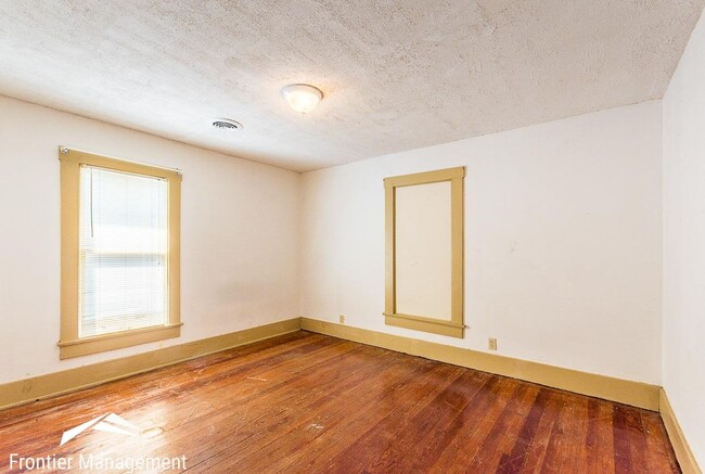 Building Photo - 3 Bedroom Home Next to City Park and Minutes From Campus and Downtown!