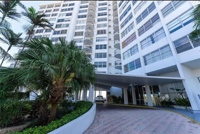 Building Photo - 11930 N Bayshore Dr