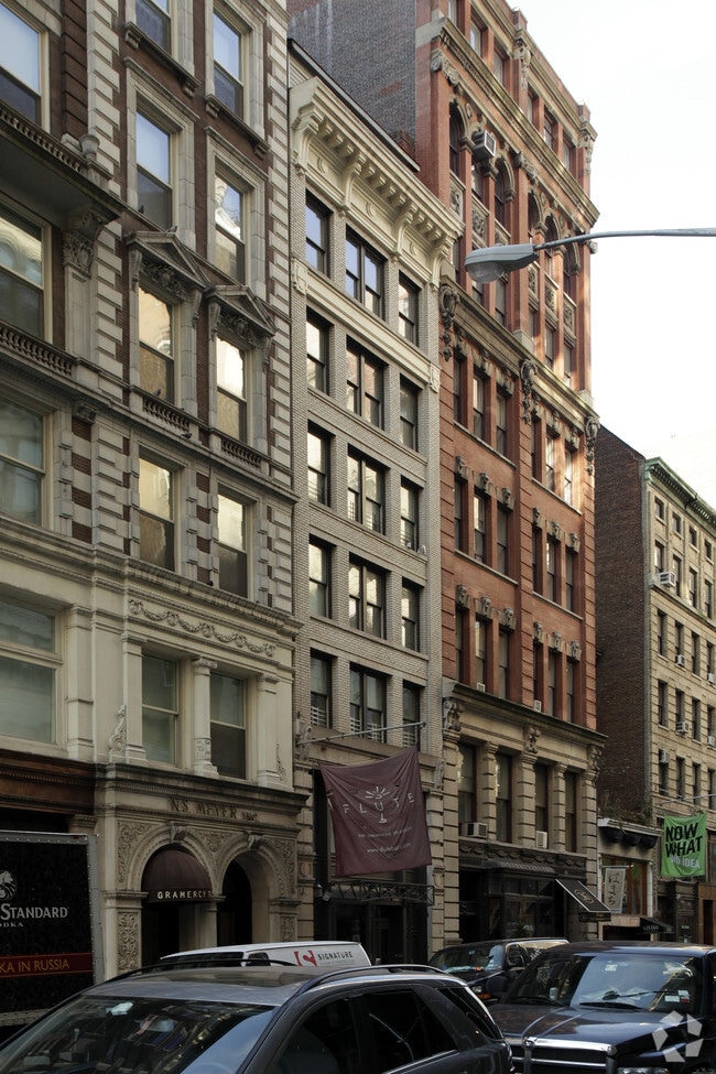 Building Photo - 40 E 20th St