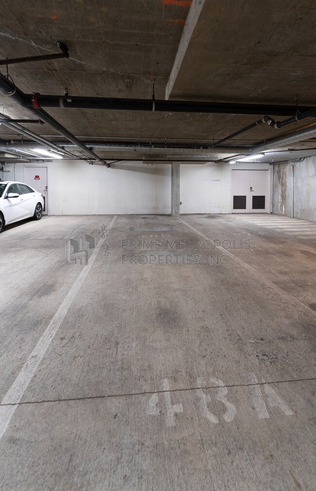 Building Photo - 4343 Roosevelt Way NE