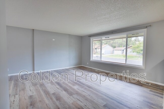Building Photo - 3703 E Pine Hill Dr