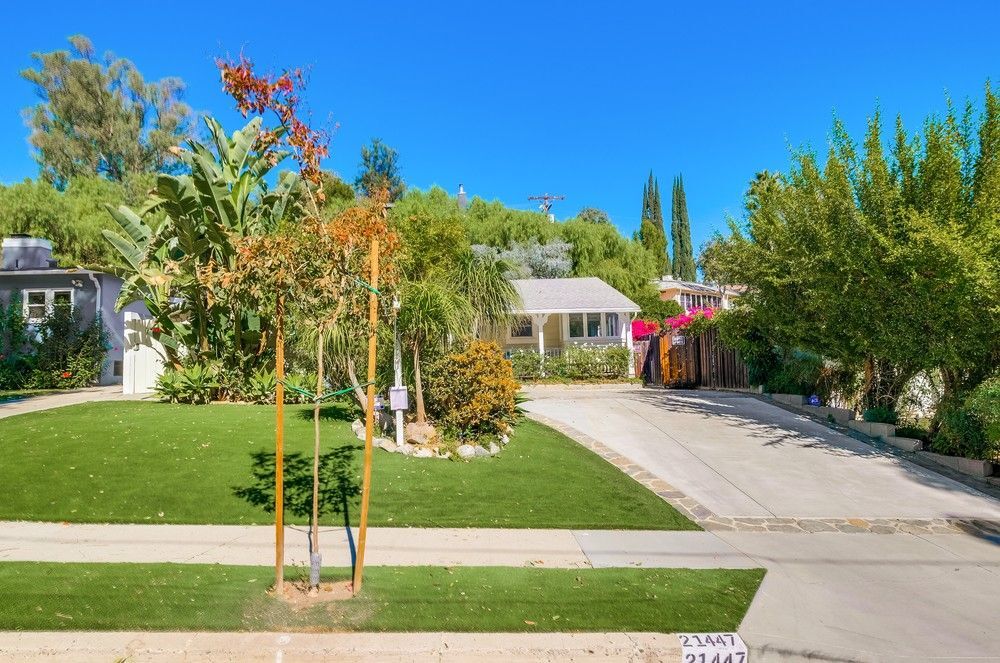 Building Photo - 21447 Providencia St