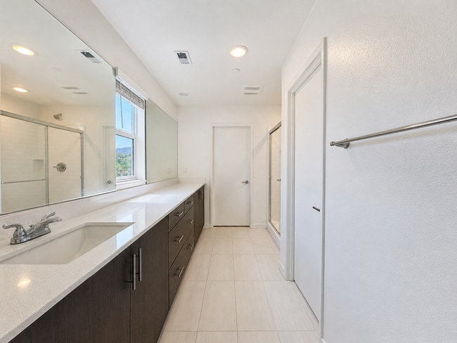 Building Photo - Beautiful and almost Brand New 3 Bedroom House in Citro, Fallbrook for Rent