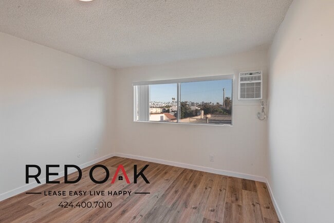 Building Photo - 511 N Kenmore Ave