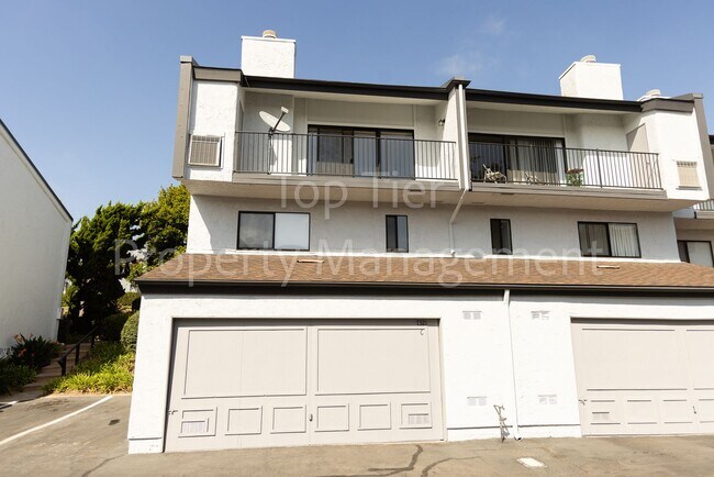 Building Photo - Beautiful 2 bed, 2.5 bath, 1373 sqft Townh...