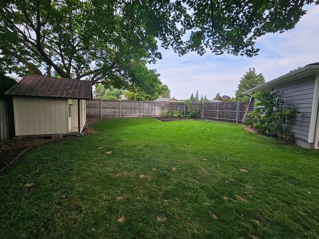 Building Photo - Beautifully Remodeled Home in the Valley