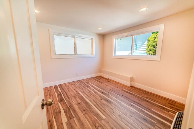 Building Photo - 329 Lakeside Ave S