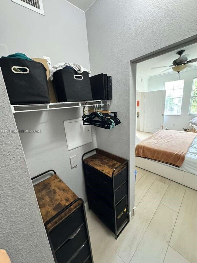 Building Photo - 533 NE 3rd Ave