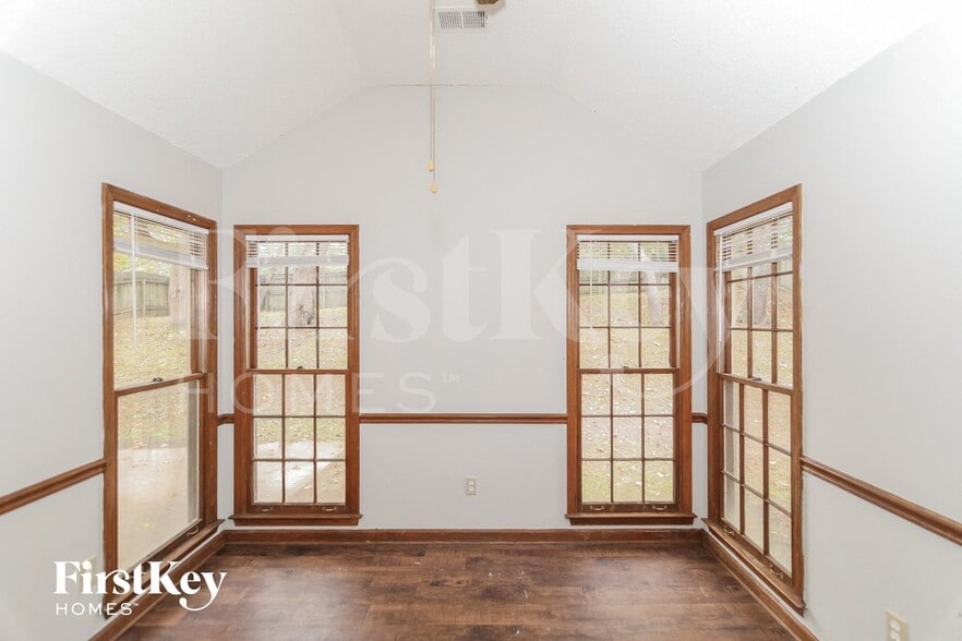 Building Photo - 3083 Dumbeath Rd