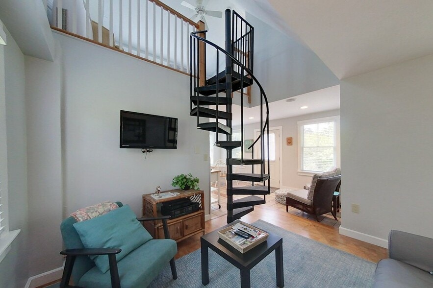 Building Photo - 25 Warren Ave