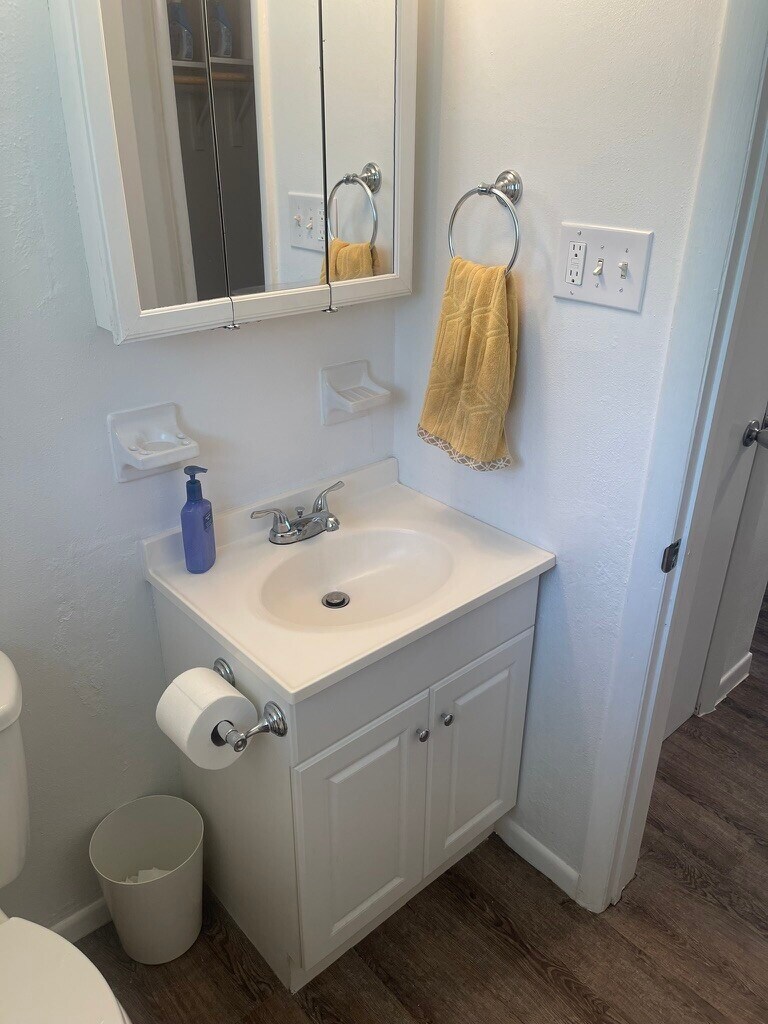 Building Photo - 7 Donna St