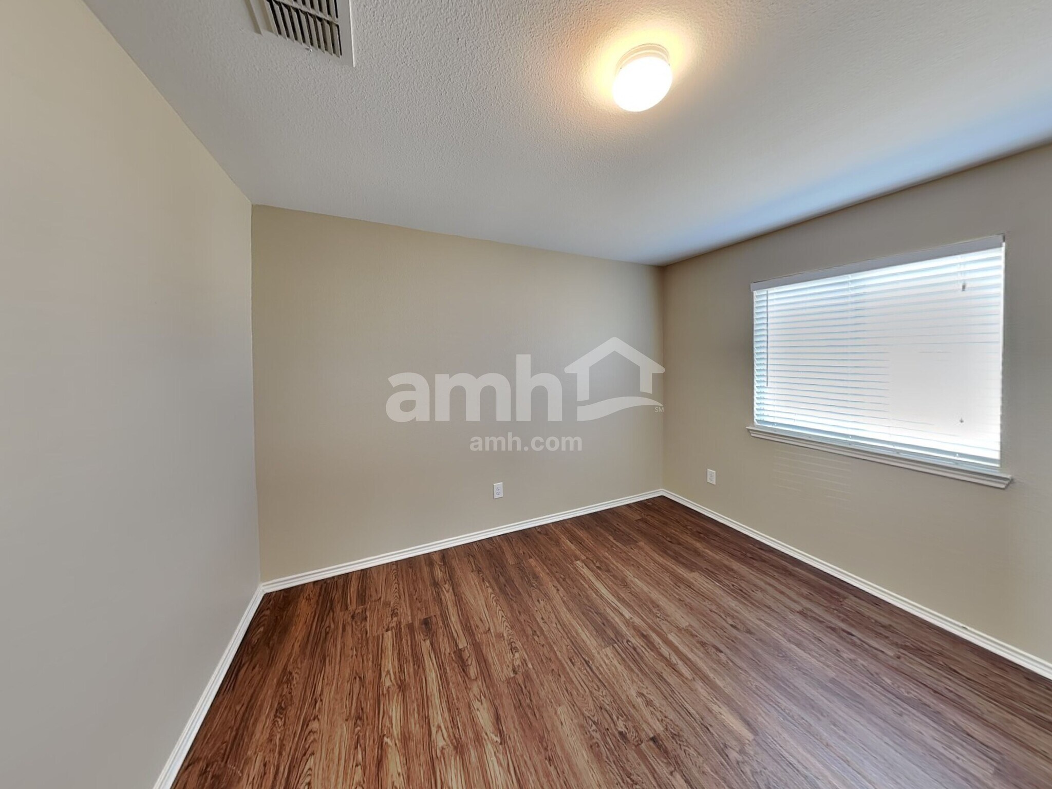 Building Photo - 9227 Mare Country