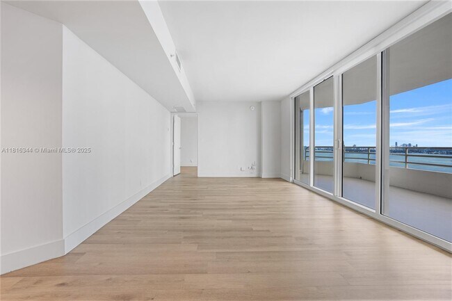 Building Photo - 555 NE 34th St