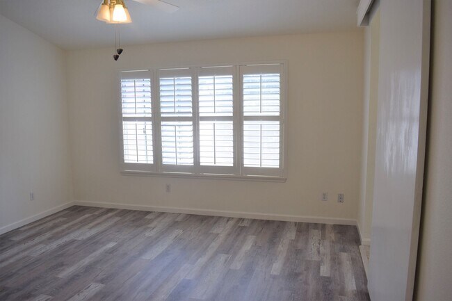 Building Photo - 9456 Cedarview Way