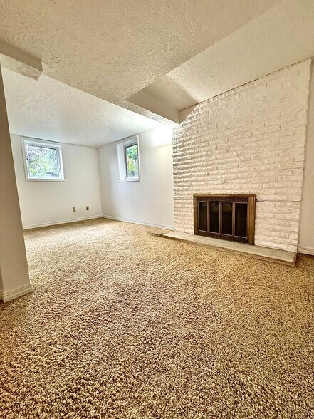 Building Photo - 3405 SW Barbur Blvd