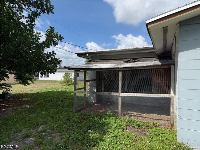 Building Photo - 212 Davis Rd