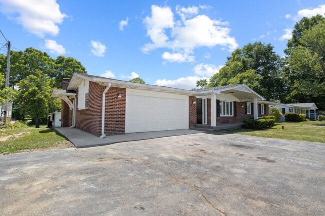 Building Photo - 4321 W Whiteland Rd