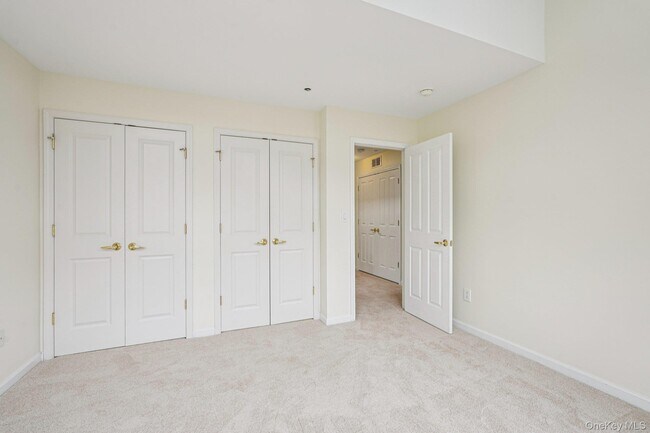 Building Photo - 2 Leeward Dr