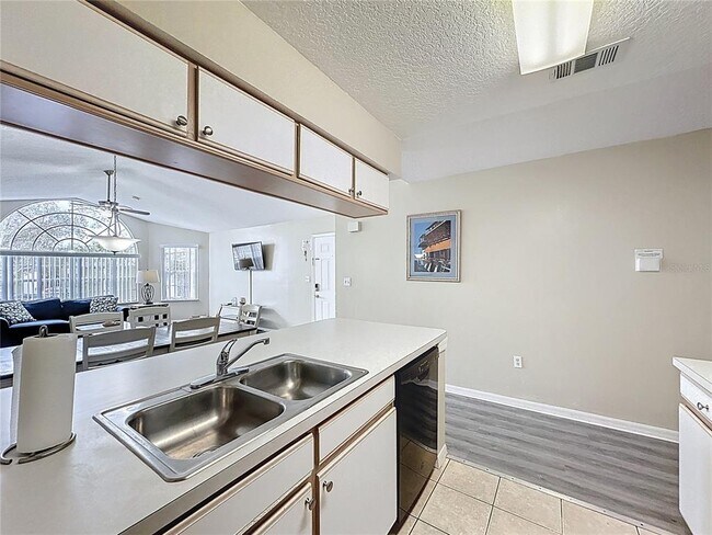 Building Photo - 8716 Rain Forest Pl