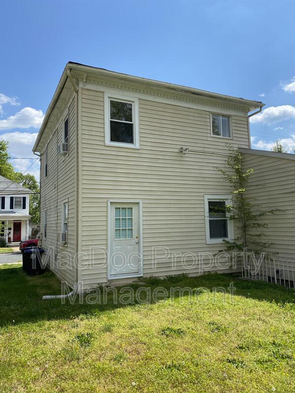 Building Photo - 806 Weedon St