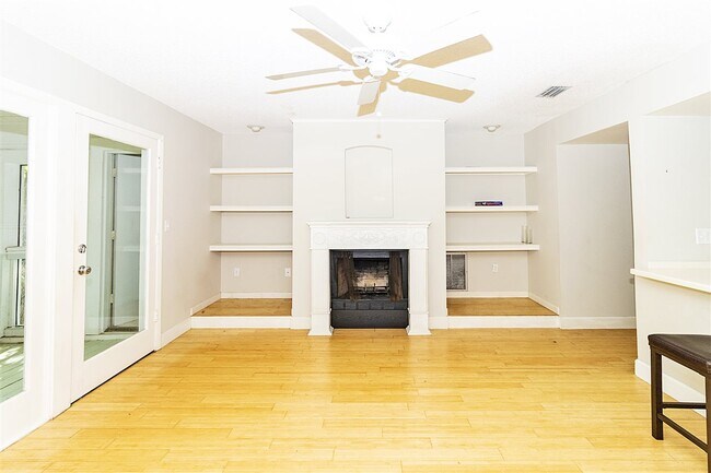 Building Photo - 200 16th St