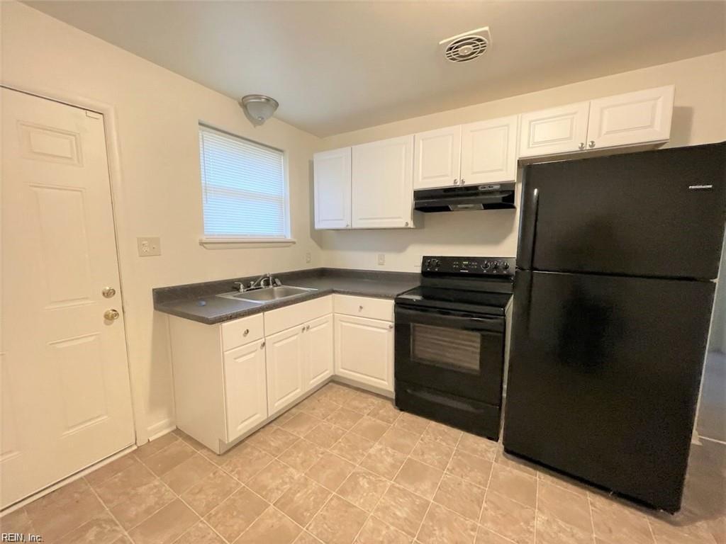 Building Photo - 2018 Pond Ln