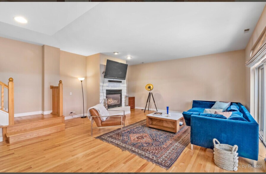 Building Photo - 1430 N La Salle Dr