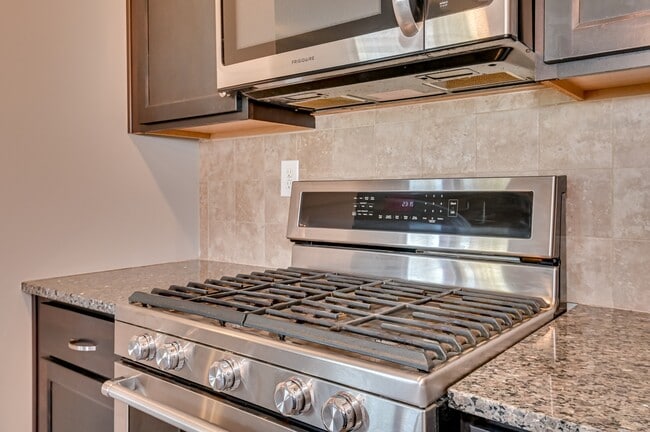 Building Photo - 848 Tyler Woods Dr