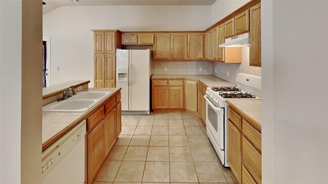 Building Photo - 21886 Pioneer Cir