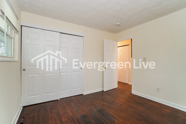 Building Photo - 1824 Nason Ave