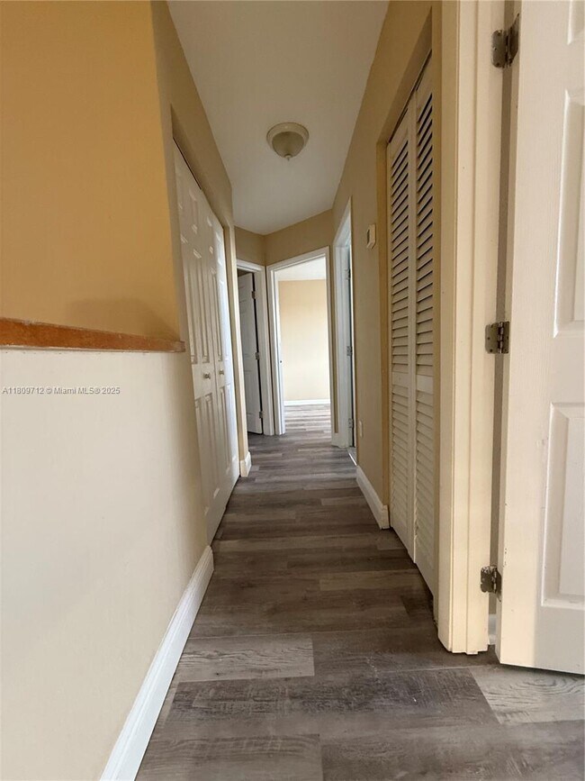 Building Photo - 3208 San Remo Cir