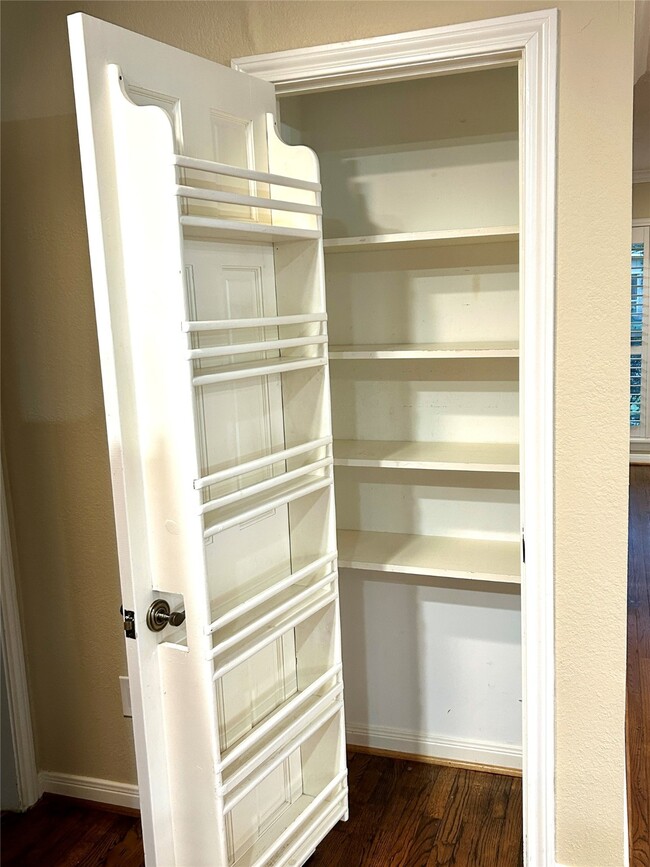 Building Photo - 5022 Darnell St